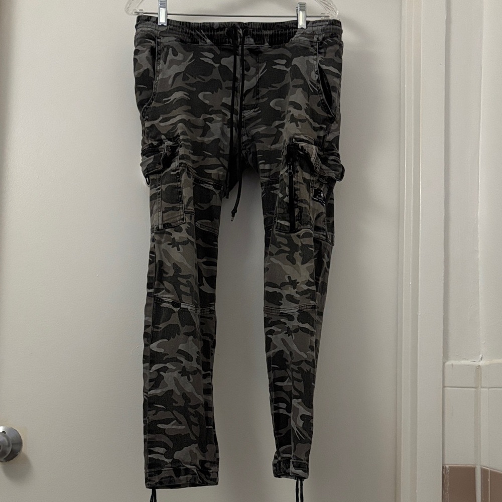 Rocawear Black and Gray Camouflage Cargo Pants